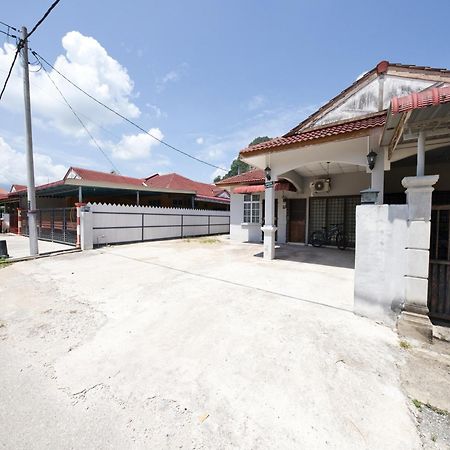 Oyo 91011 Iman Roomstay Gua Musang Exterior foto