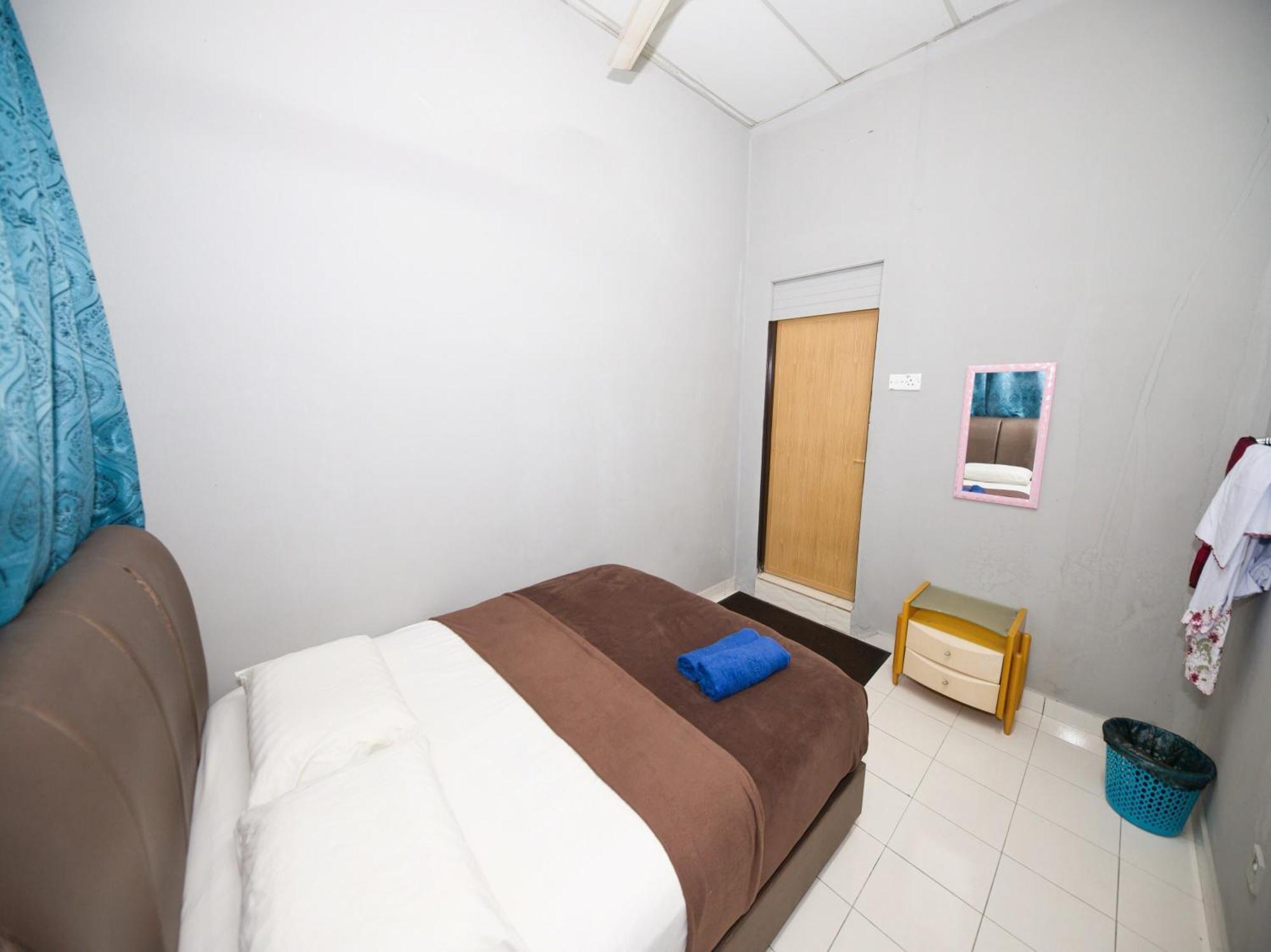 Oyo 91011 Iman Roomstay Gua Musang Exterior foto