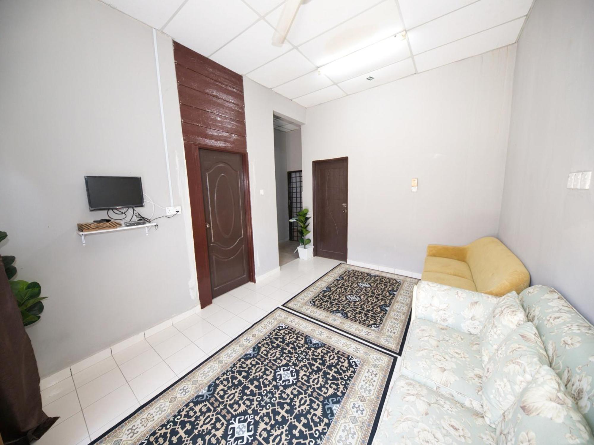 Oyo 91011 Iman Roomstay Gua Musang Exterior foto