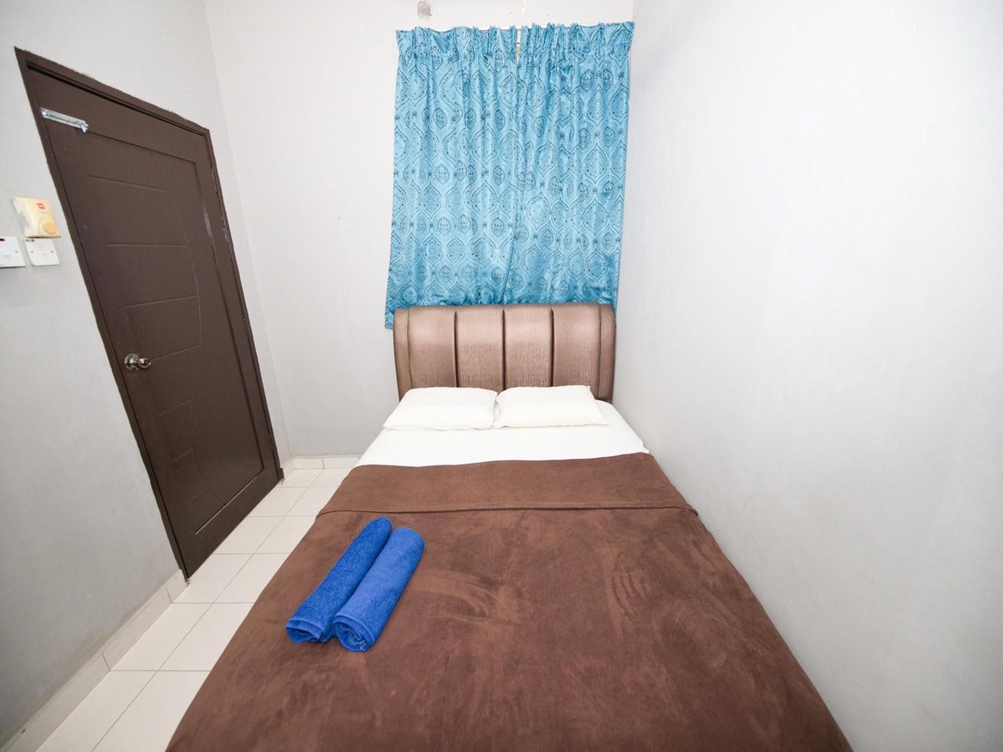 Oyo 91011 Iman Roomstay Gua Musang Exterior foto