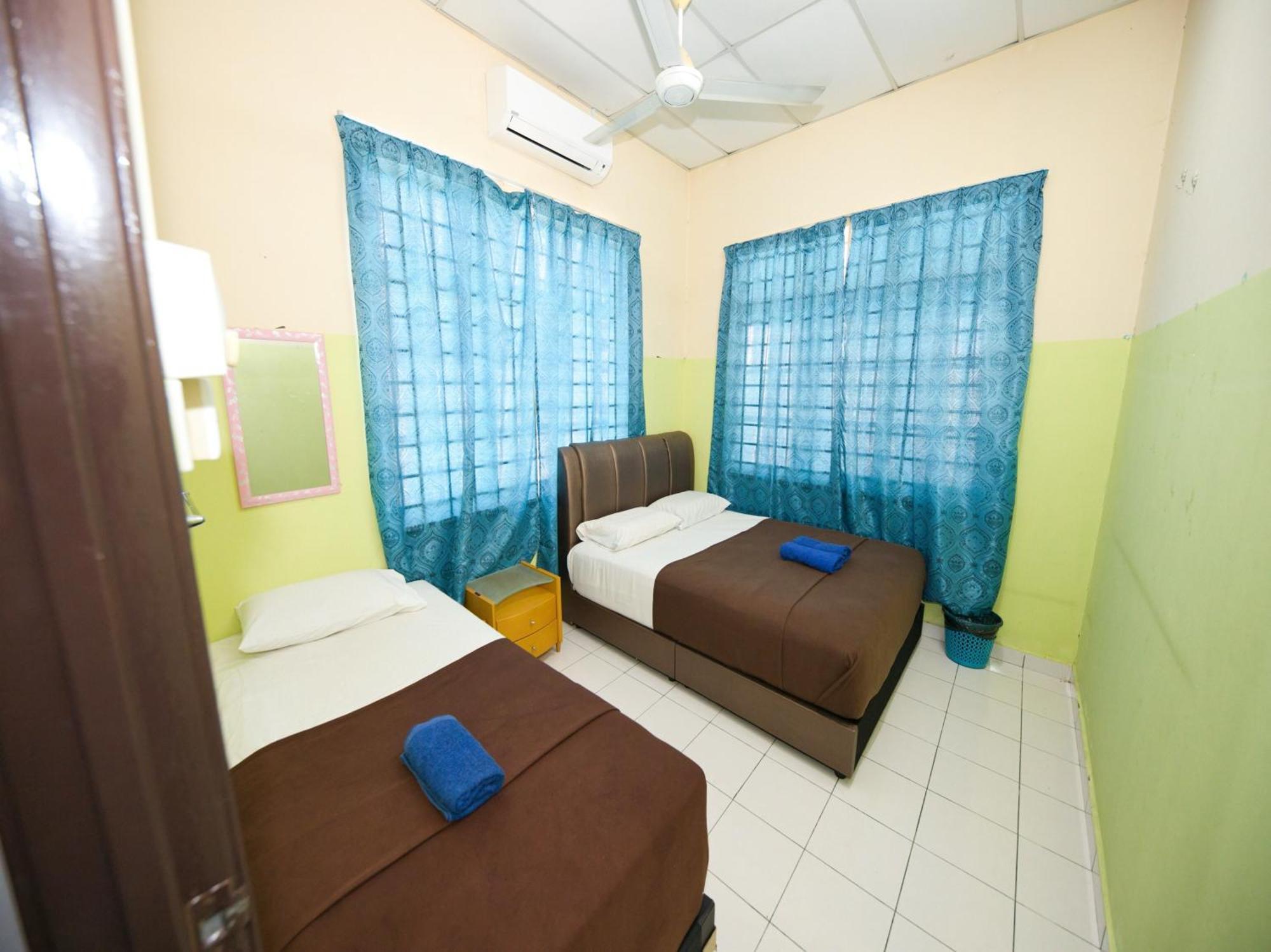 Oyo 91011 Iman Roomstay Gua Musang Exterior foto