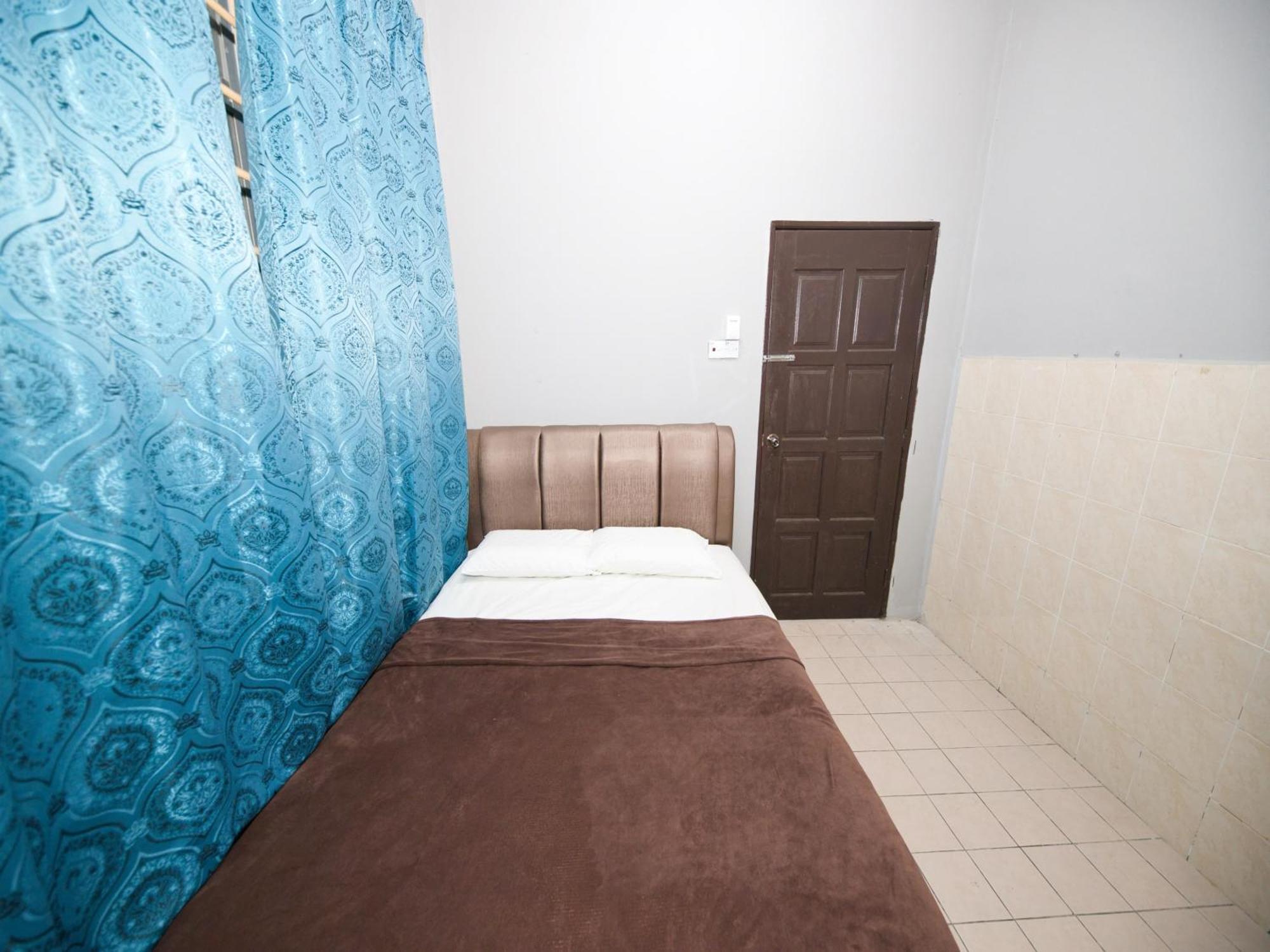 Oyo 91011 Iman Roomstay Gua Musang Exterior foto