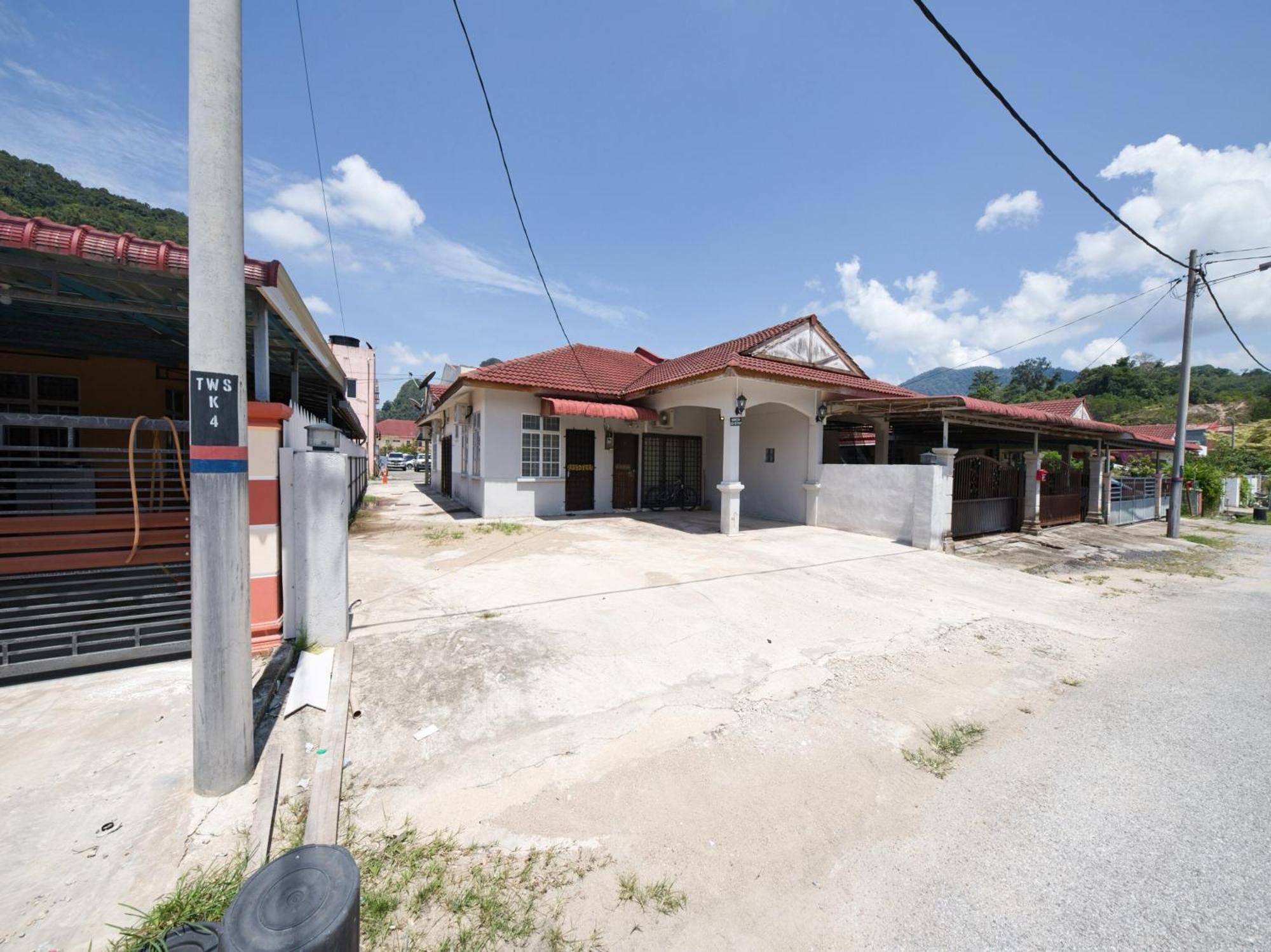 Oyo 91011 Iman Roomstay Gua Musang Exterior foto