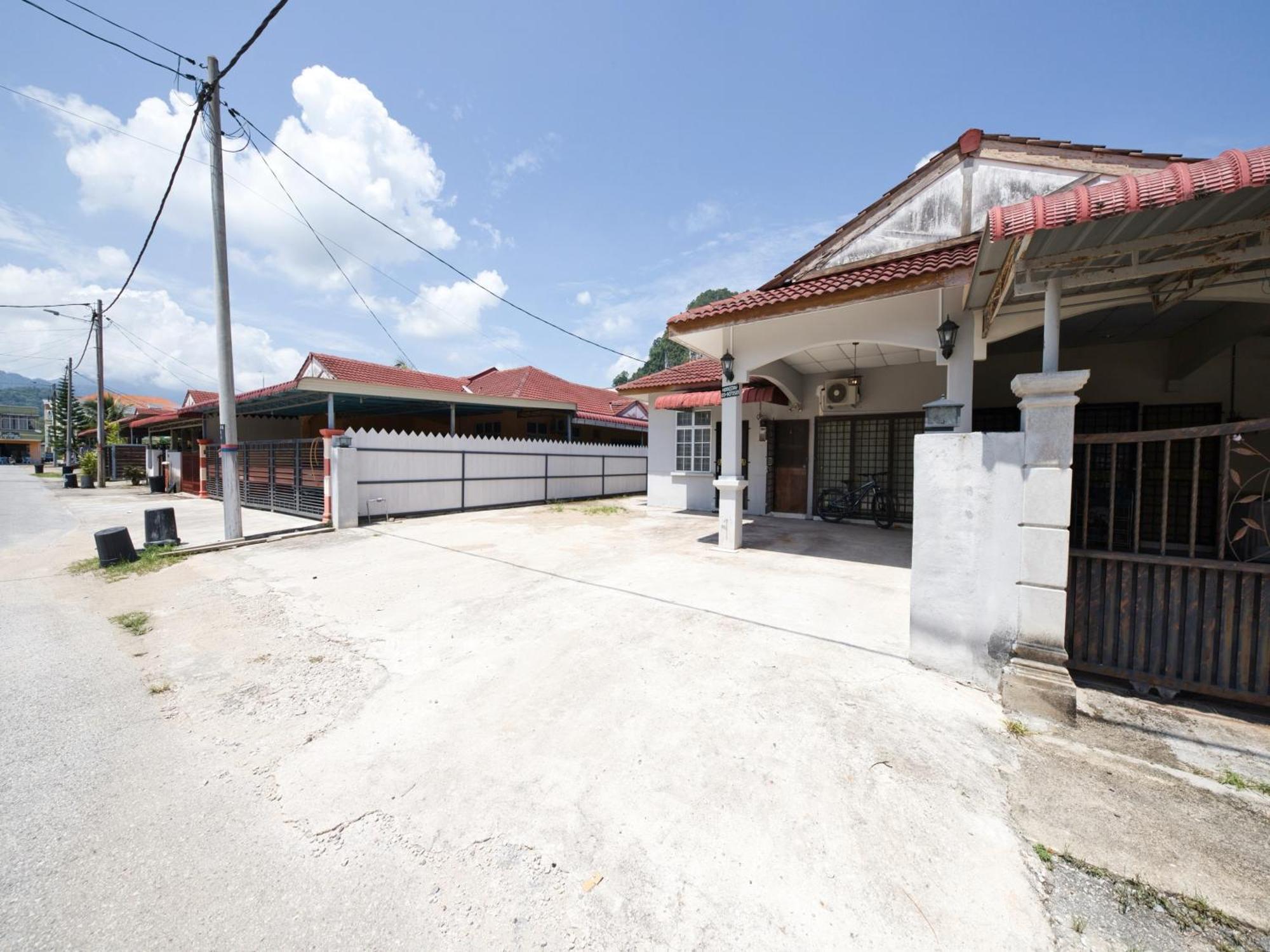 Oyo 91011 Iman Roomstay Gua Musang Exterior foto